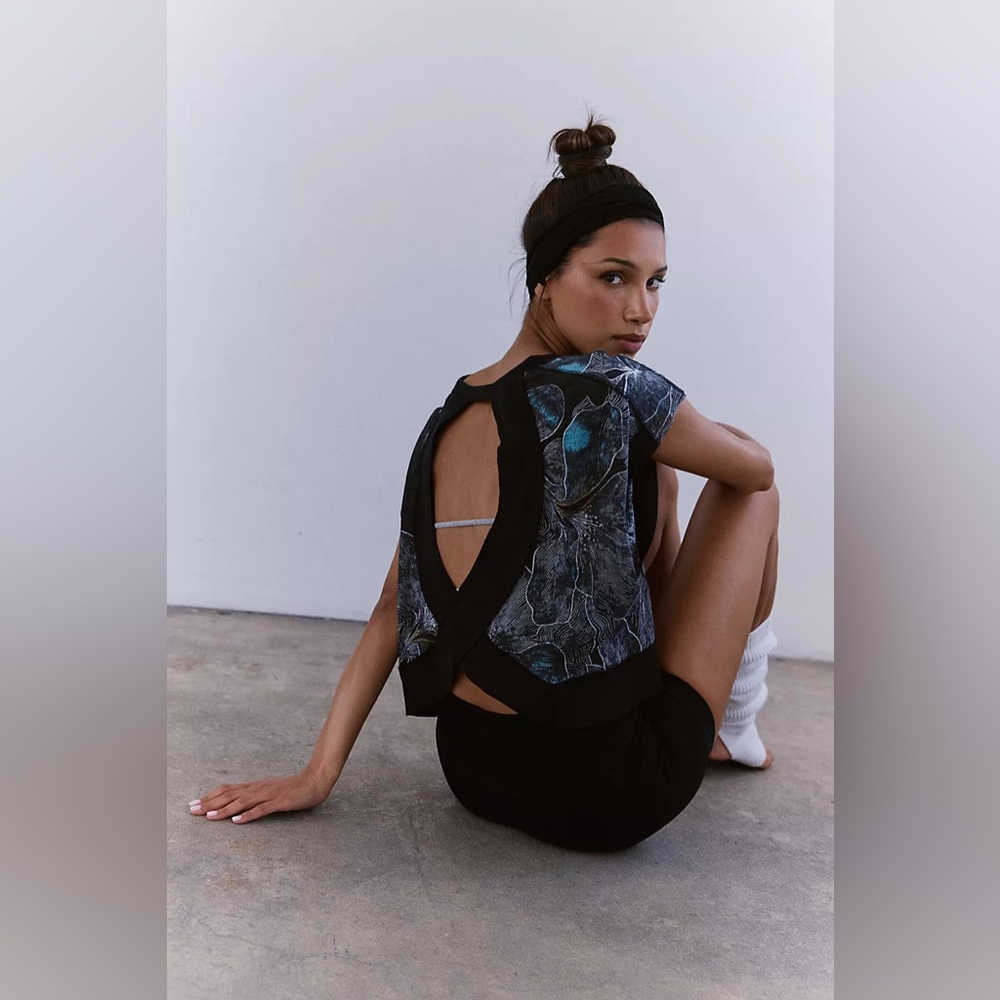 Free People Movement My Time Printed Tee NWT Size M Midnight Floral Black